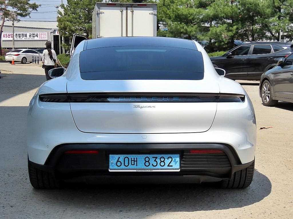 Porsche Taycan - Vista 4