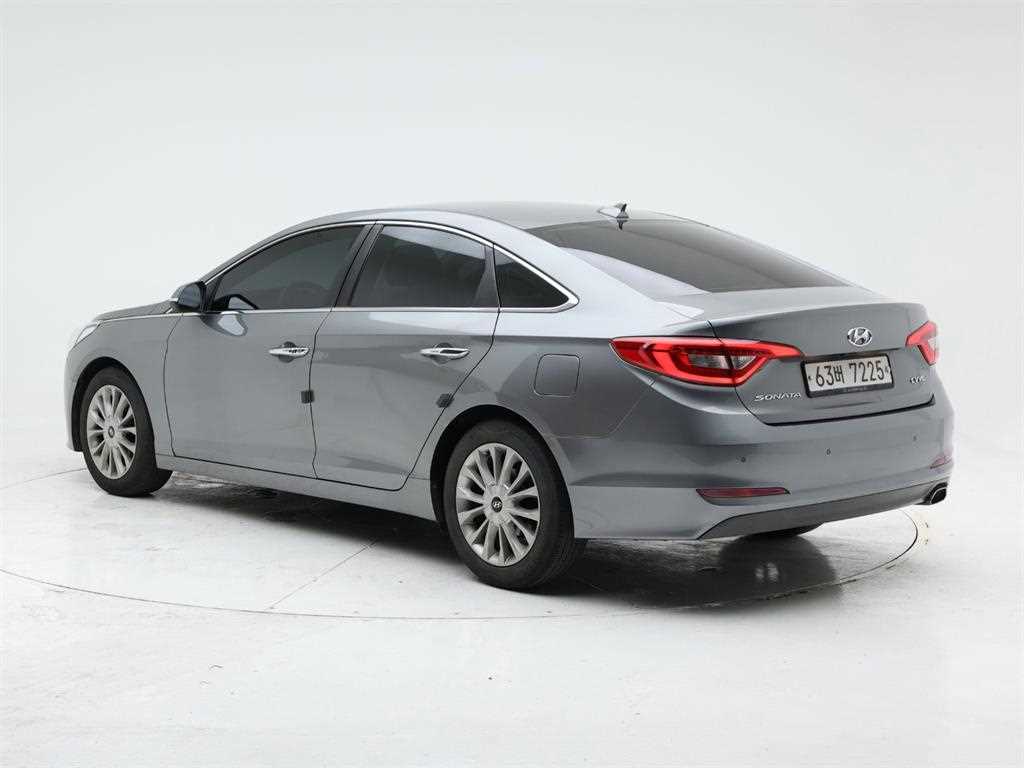 HYUNDAI Sonata - Vista 4