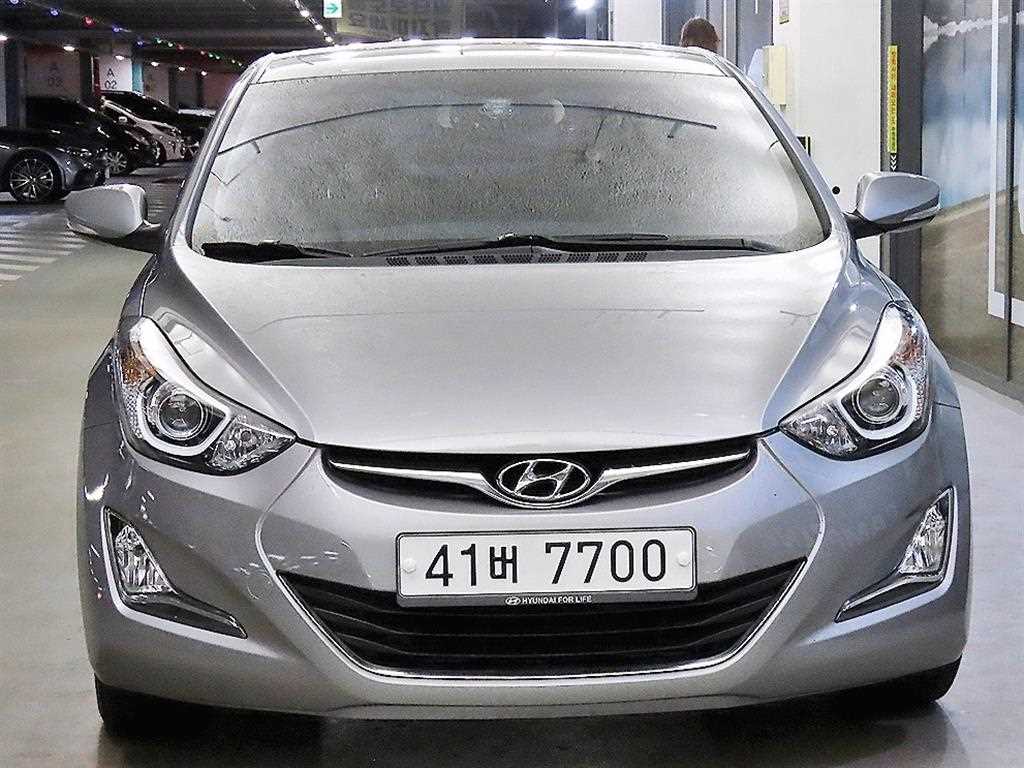 HYUNDAI Avante - Vista 2