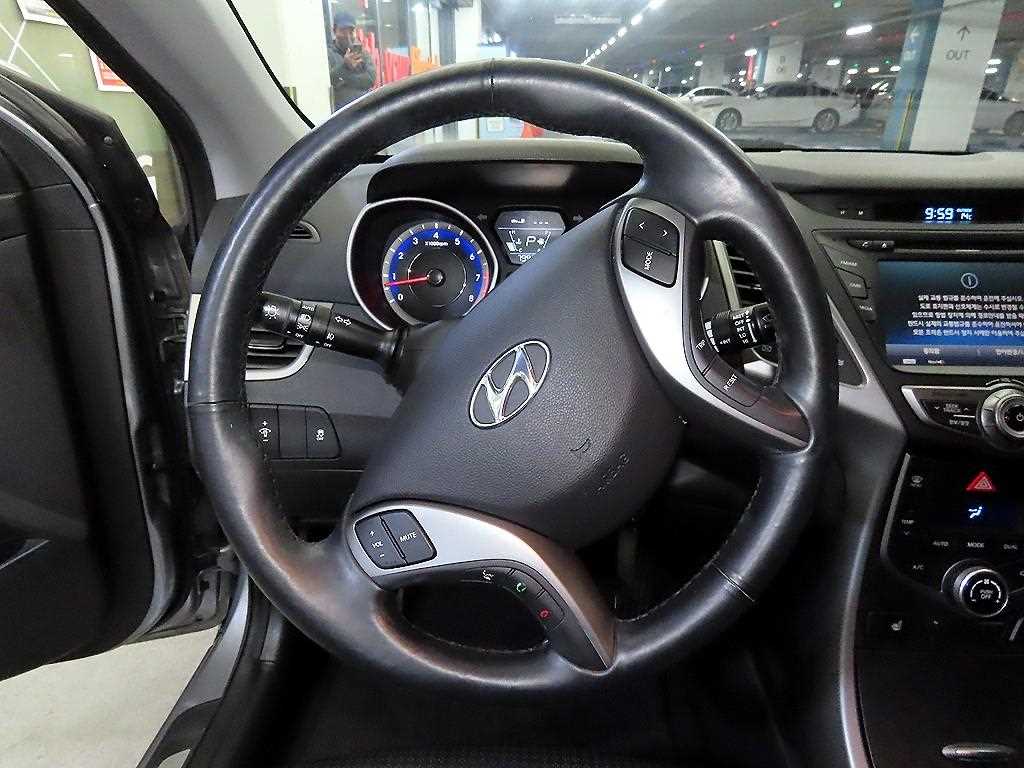 HYUNDAI Avante - Vista 8