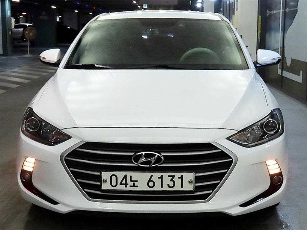 HYUNDAI Avante - Vista 2