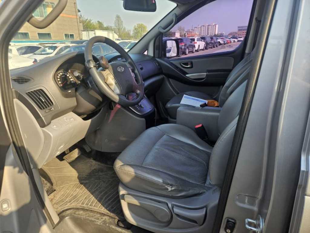 HYUNDAI Starex - Vista 4