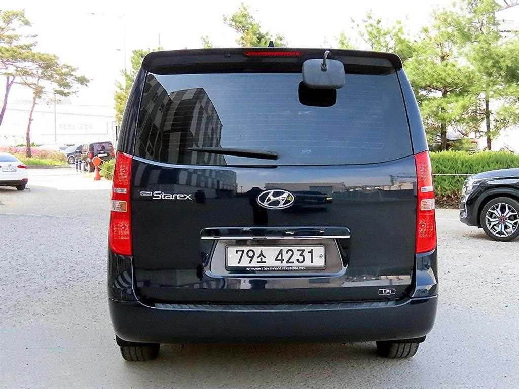 HYUNDAI Starex - Vista 4