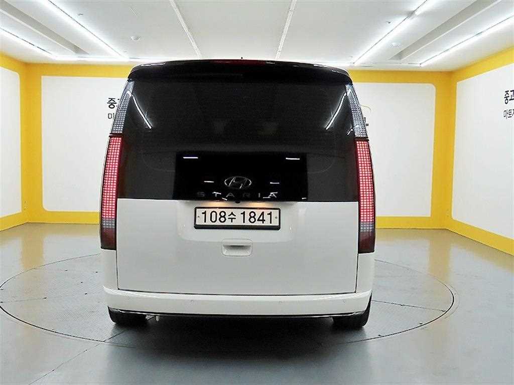 HYUNDAI Staria - Vista 3