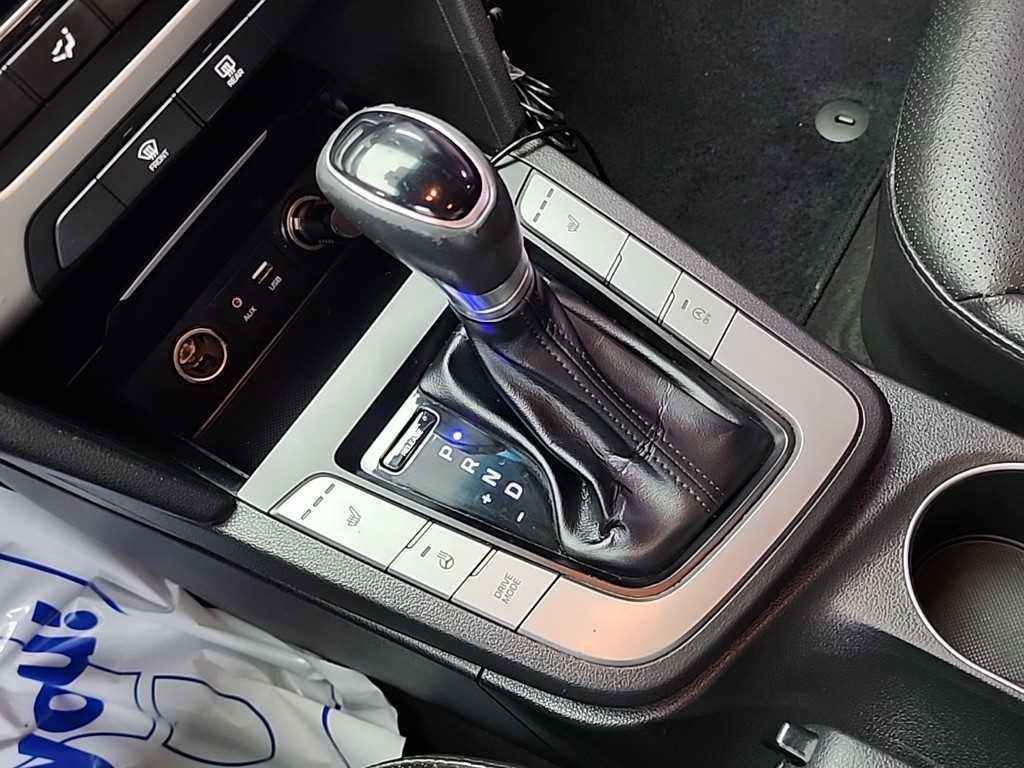 HYUNDAI Avante - Vista 8