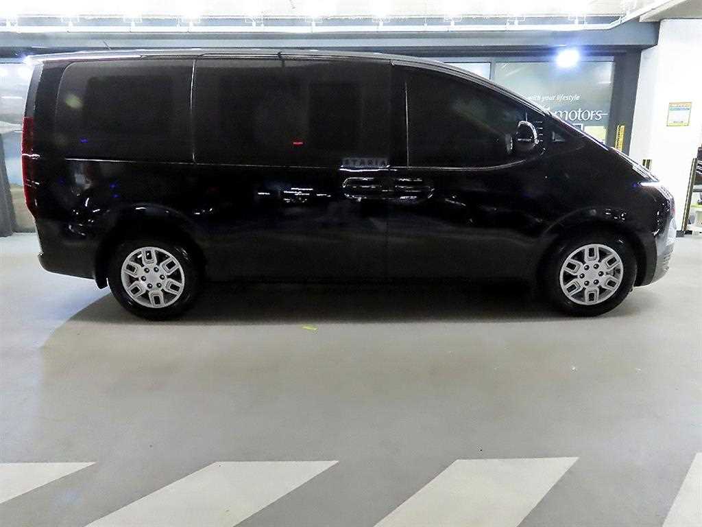HYUNDAI Staria - Vista 3