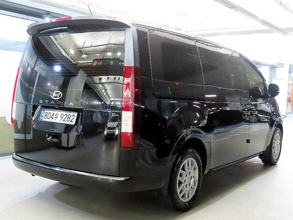 HYUNDAI Staria - Vista 4