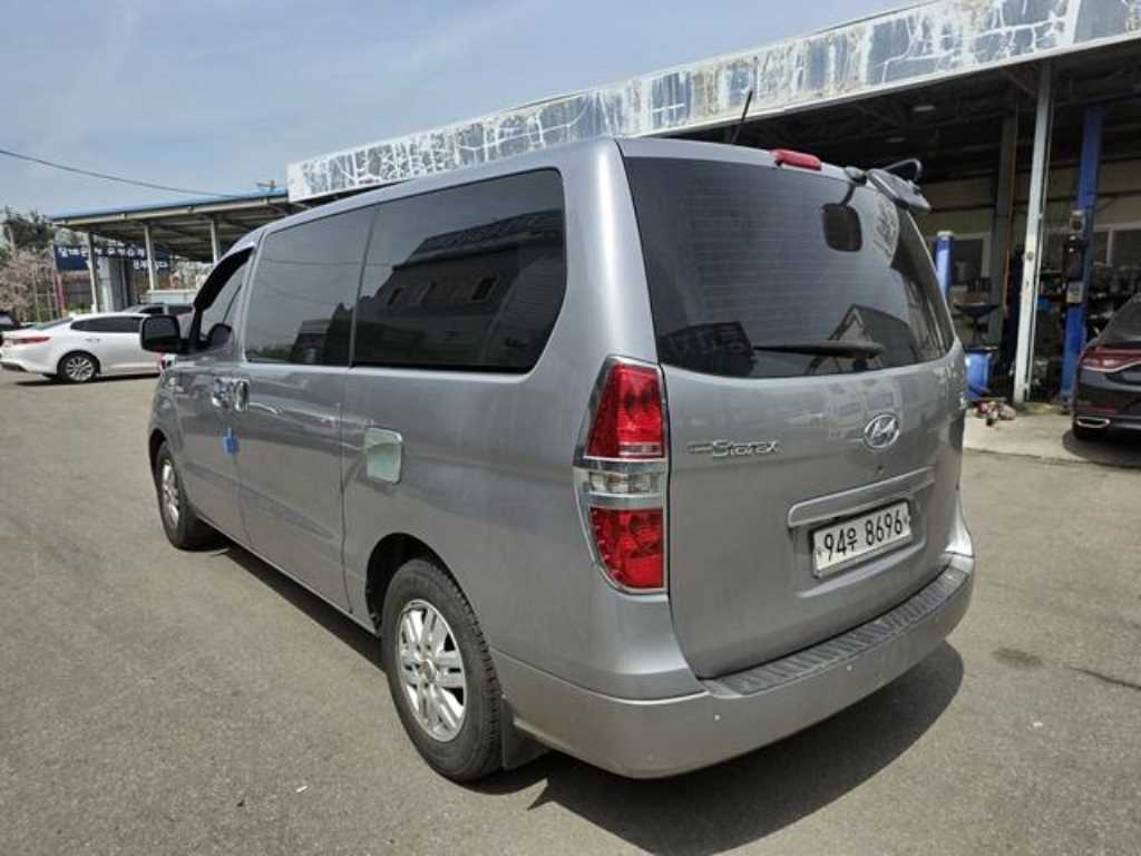 HYUNDAI Starex - Vista 4