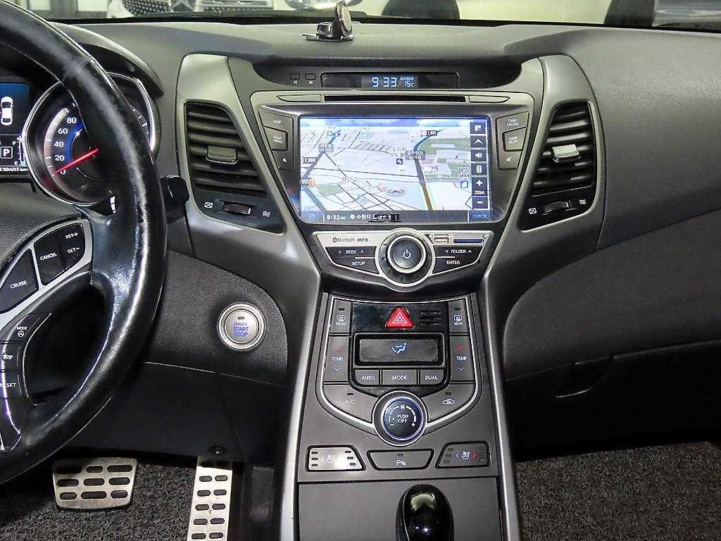 HYUNDAI Avante - Vista 11