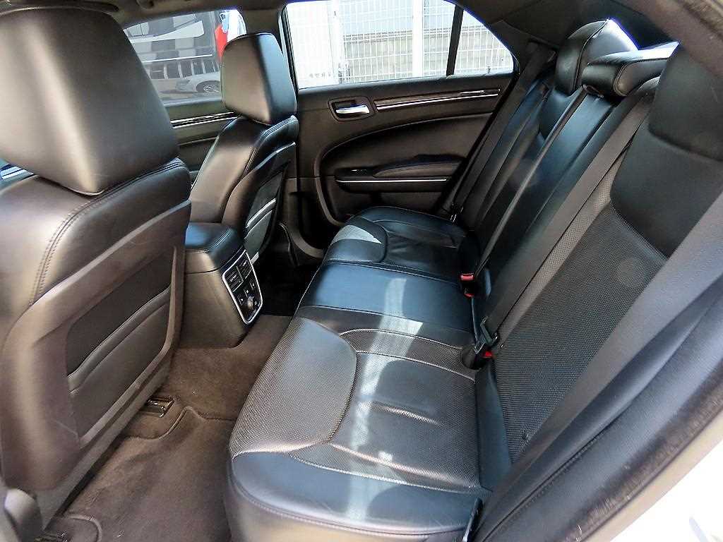 Chrysler 300C - Vista 6