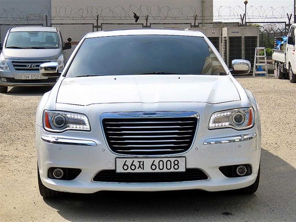 Chrysler 300C 2014 Blanco - Importación desde Corea - HF Imports Iquique - Foto 1