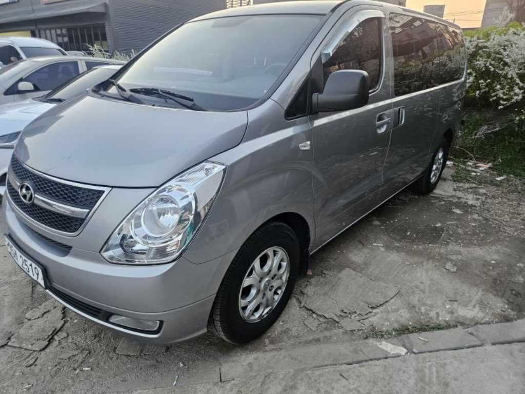 HYUNDAI Starex - Vista 2