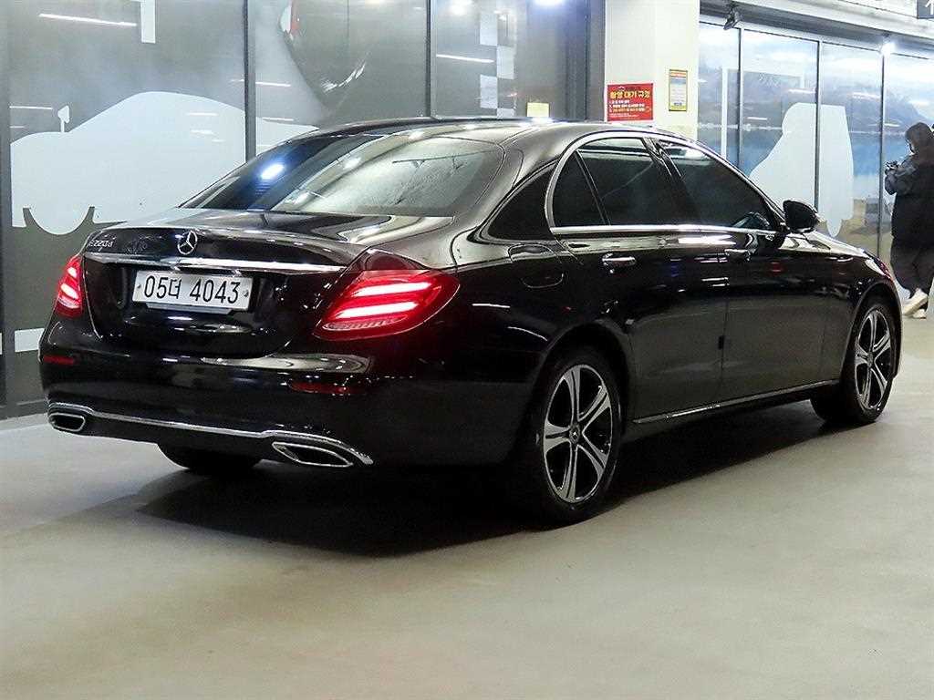 Mercedes Benz E class - Vista 4