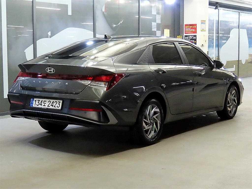 HYUNDAI Avante - Vista 5