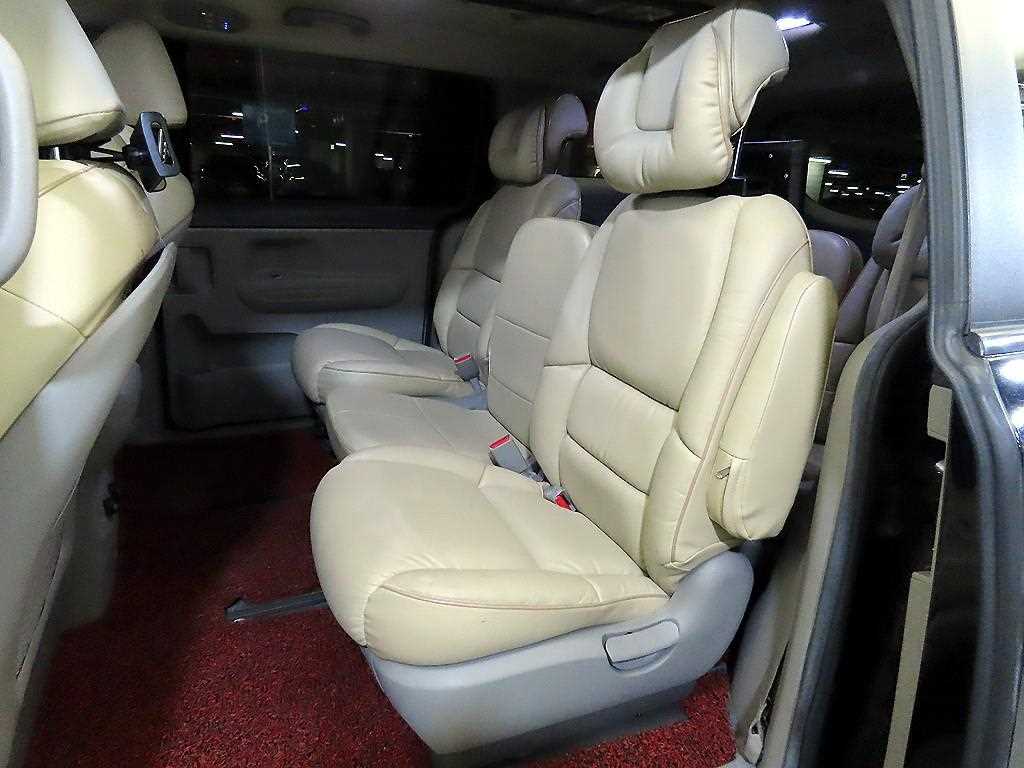KIA Carnival - Vista 7