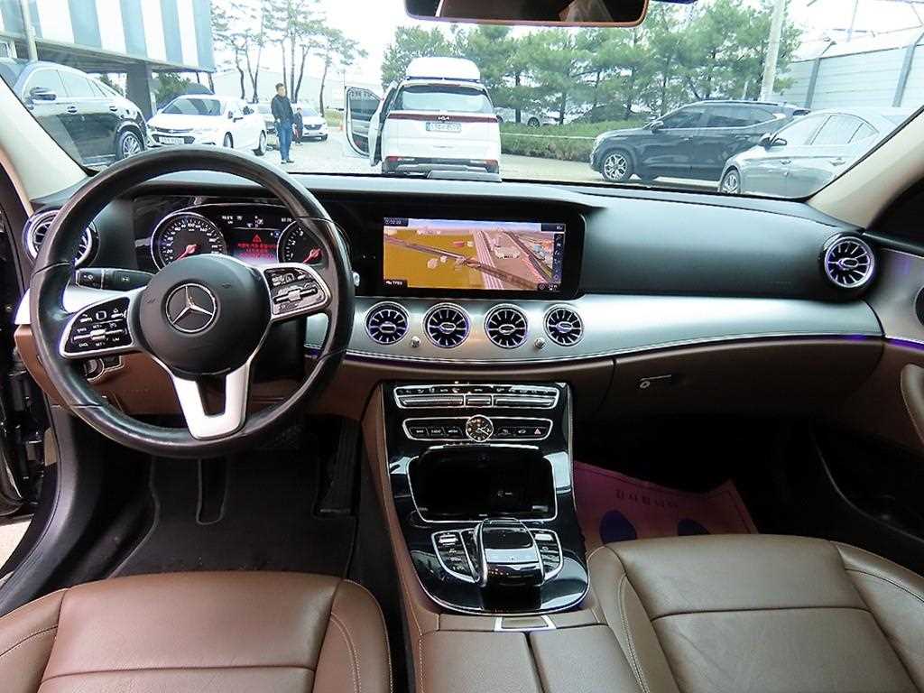 Mercedes Benz E class - Vista 7
