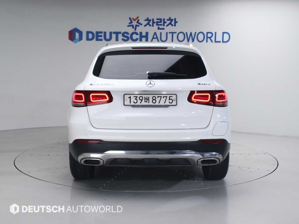 Mercedes Benz GLC Class - Vista 4