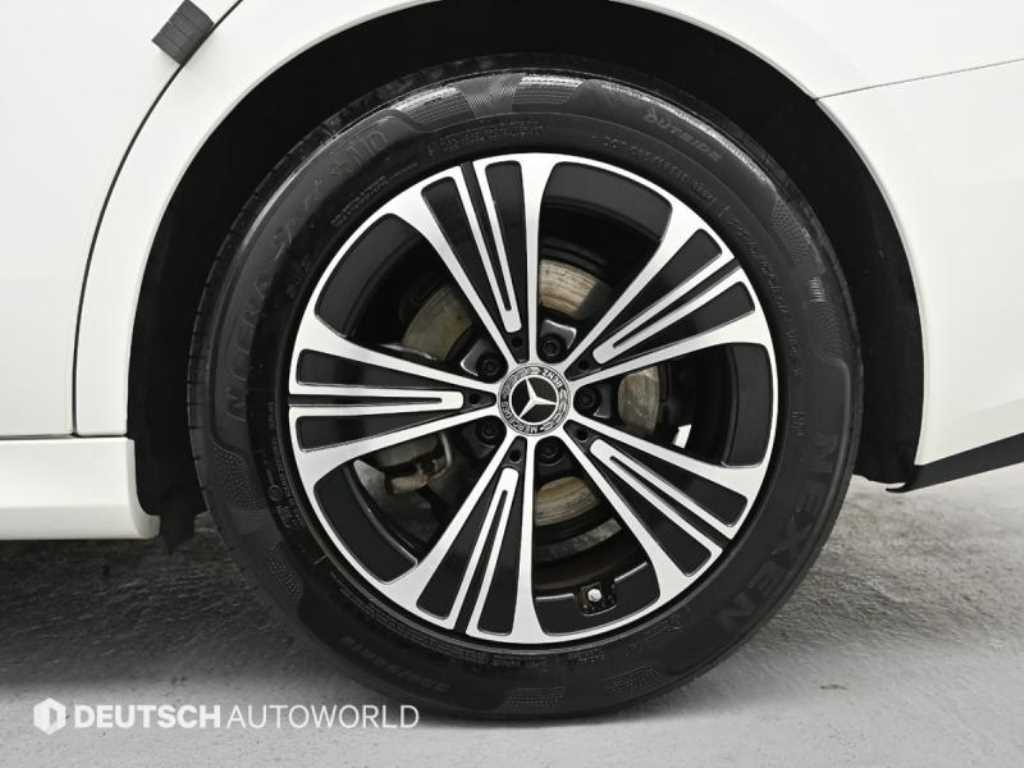 Mercedes Benz E class - Vista 5