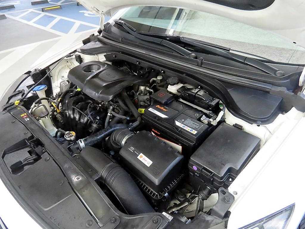 HYUNDAI Avante 2018 Blanco - Importación desde Corea - HF Imports Iquique - Foto 18