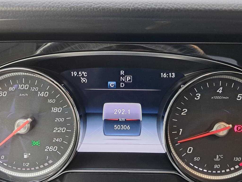 Mercedes Benz E class - Vista 8