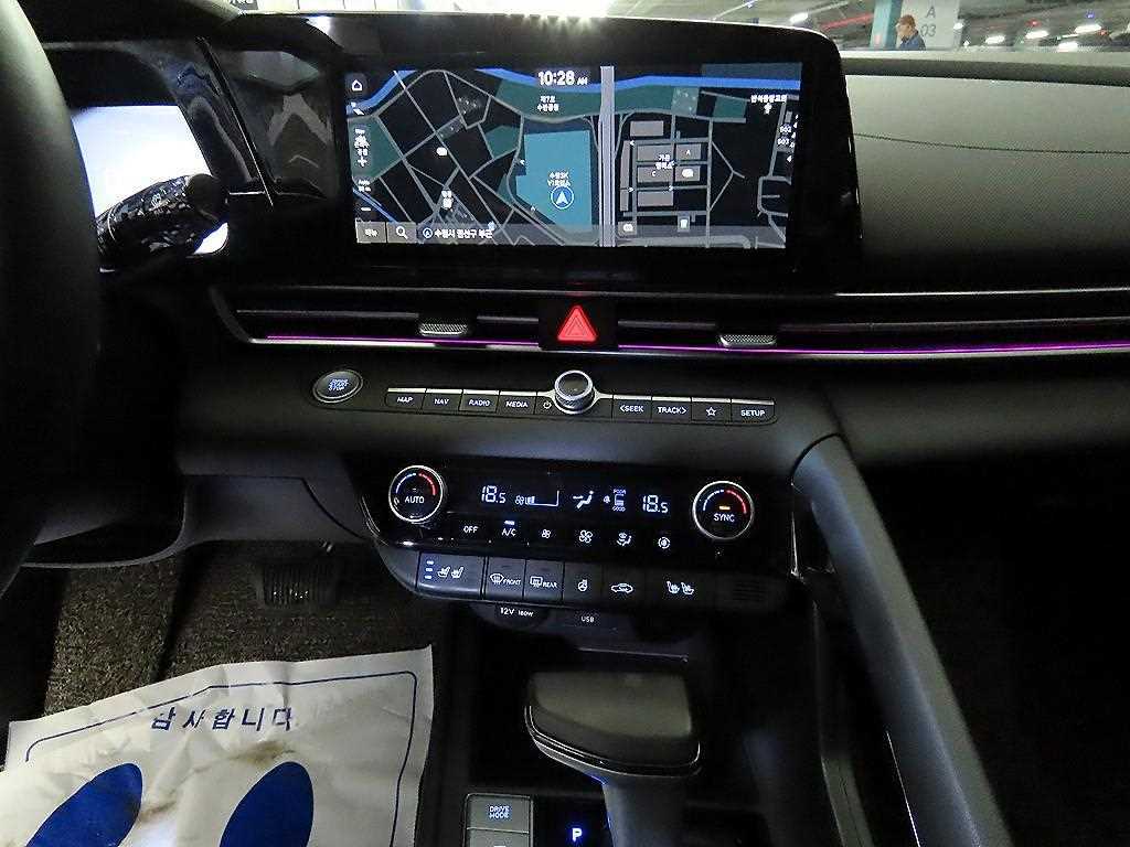 HYUNDAI Avante - Vista 11