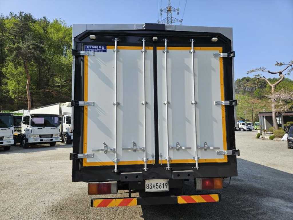 medium and large cargo truck - Vista 4
