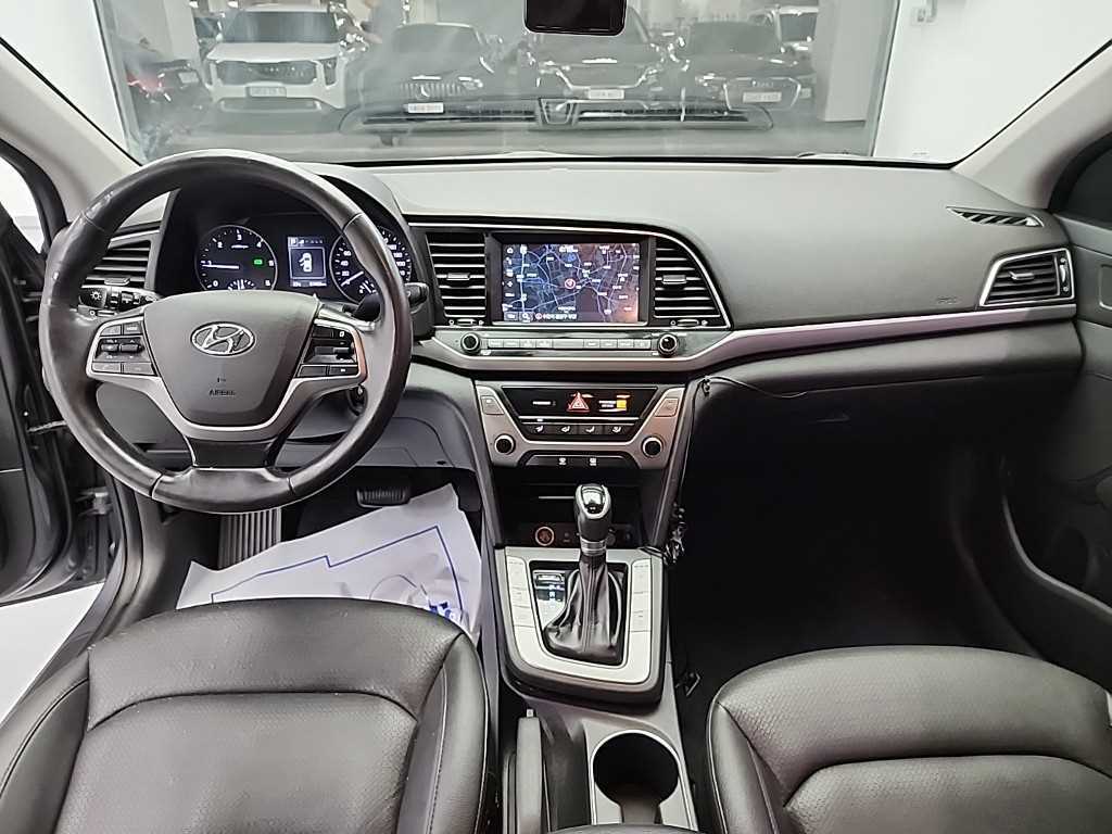 HYUNDAI Avante - Vista 7