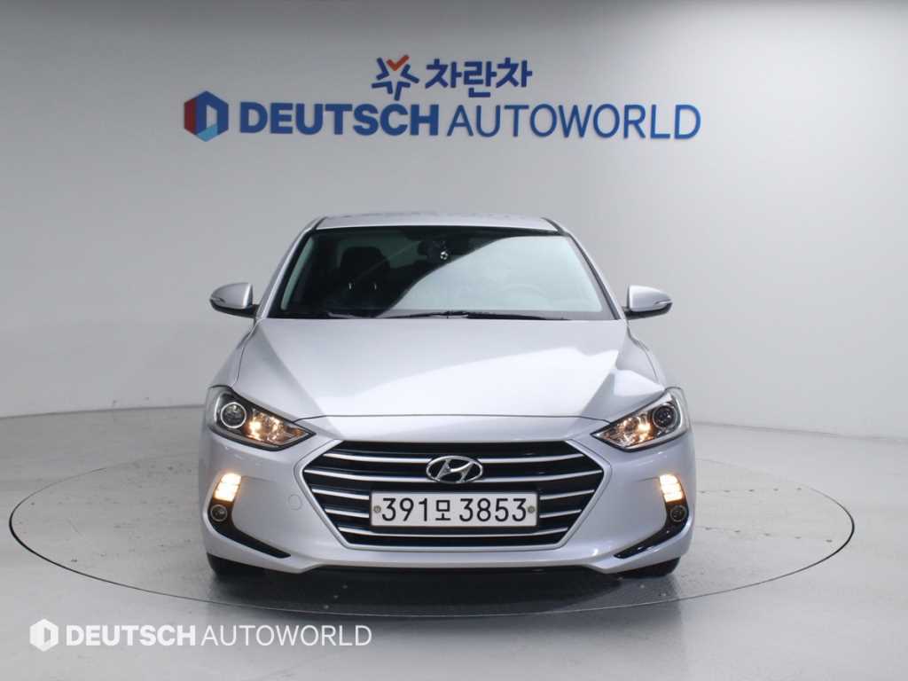 HYUNDAI Avante - Vista 4