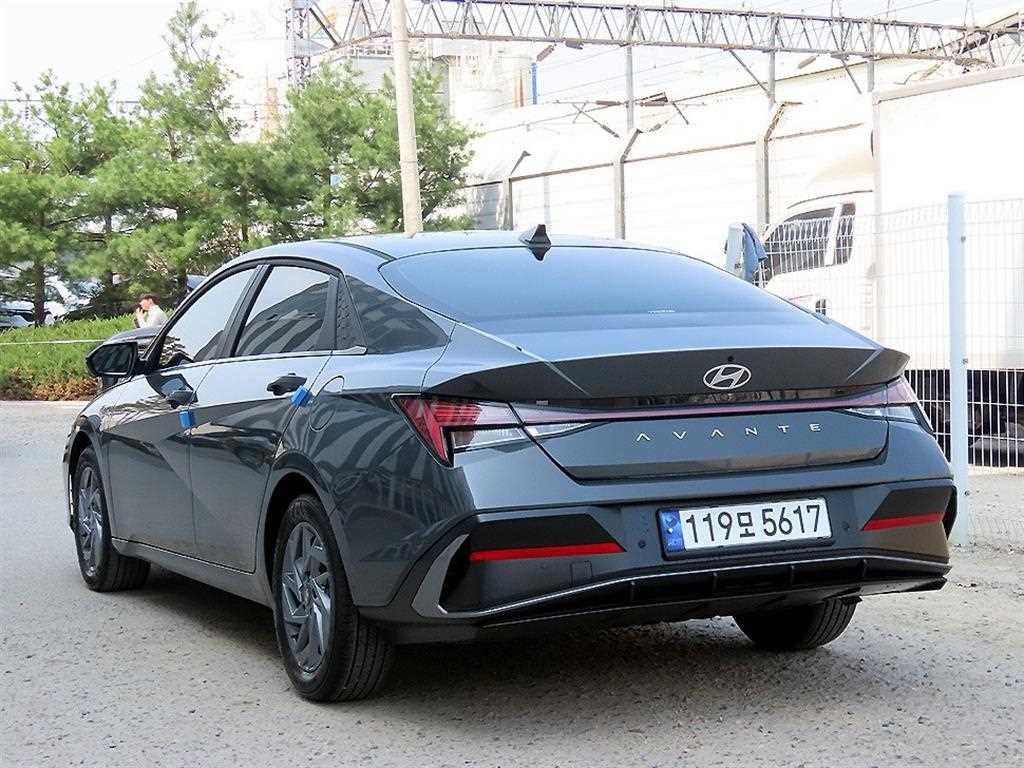 HYUNDAI Avante - Vista 3