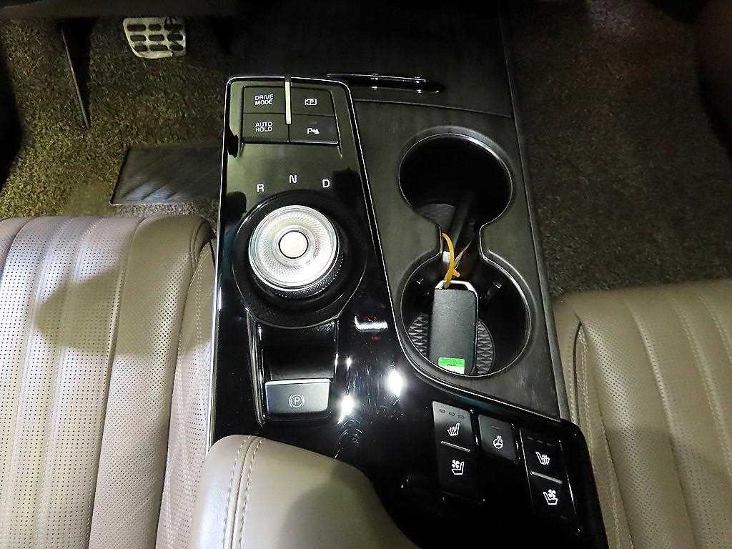 KIA K8 - Vista 12