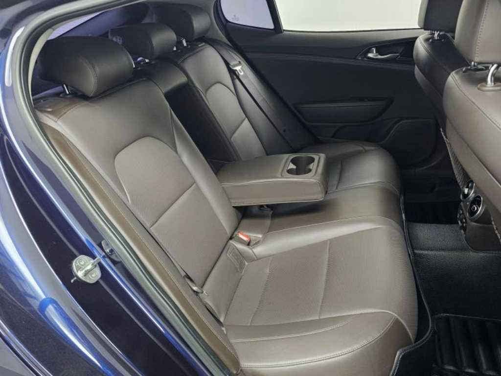 KIA Stinger - Vista 10