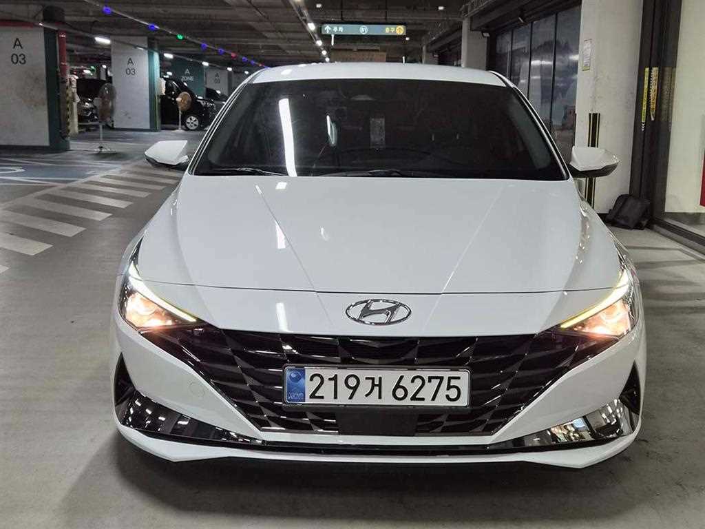 HYUNDAI Avante - Vista 2