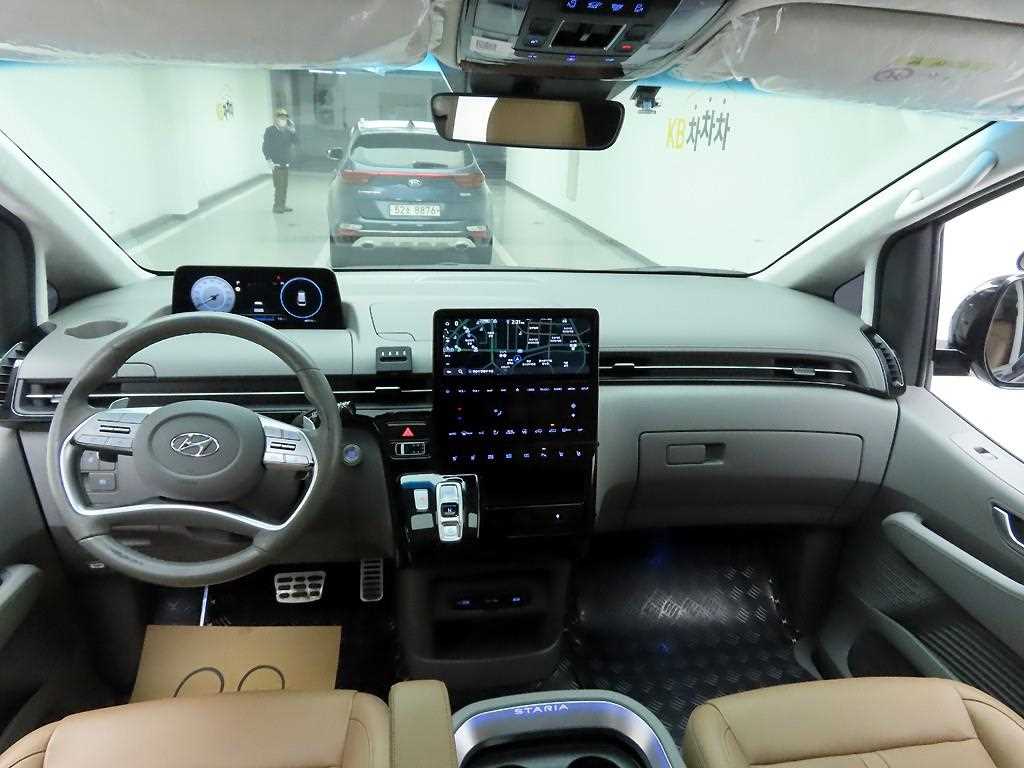 HYUNDAI Staria - Vista 7