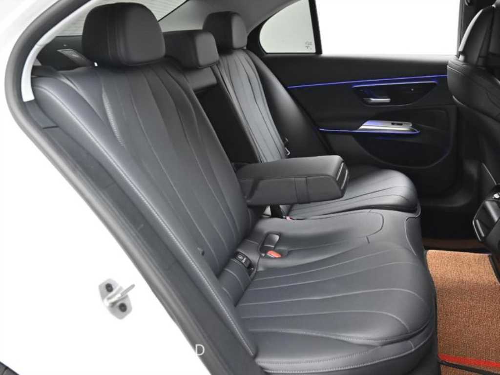 Mercedes Benz E class - Vista 12