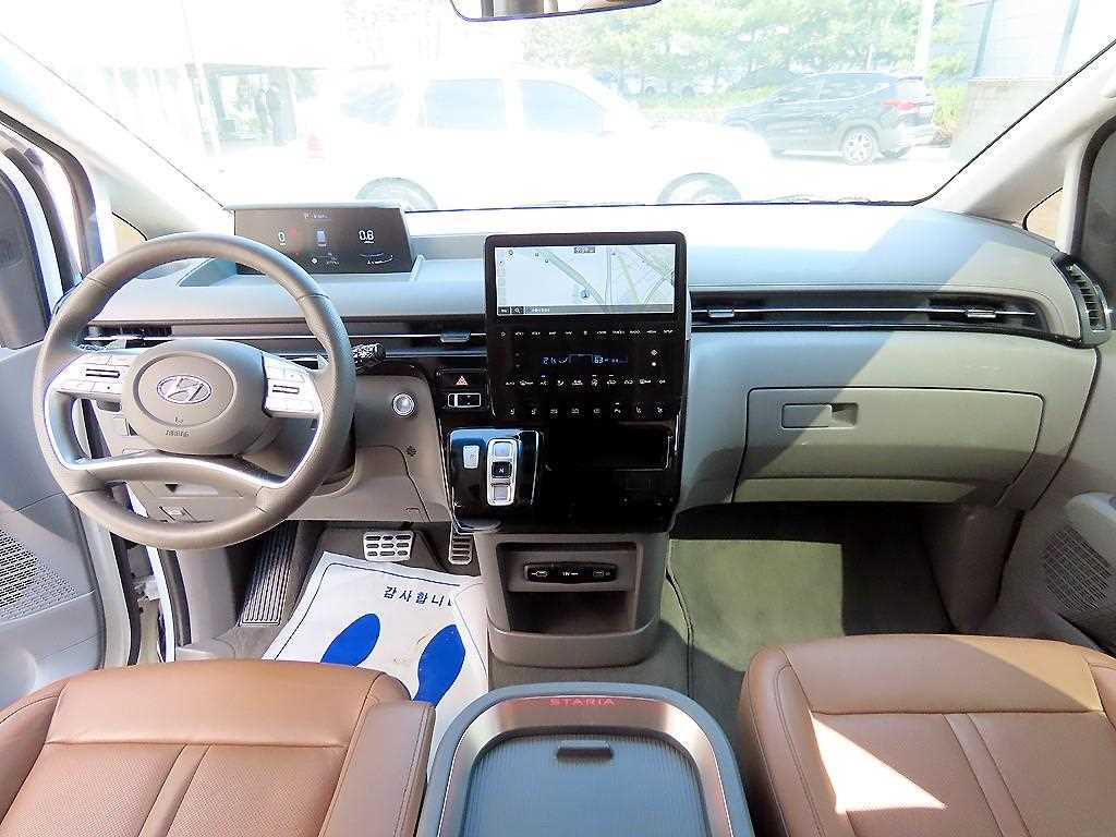 HYUNDAI Staria - Vista 8