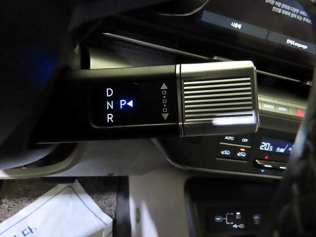 HYUNDAI Kona - Vista 12