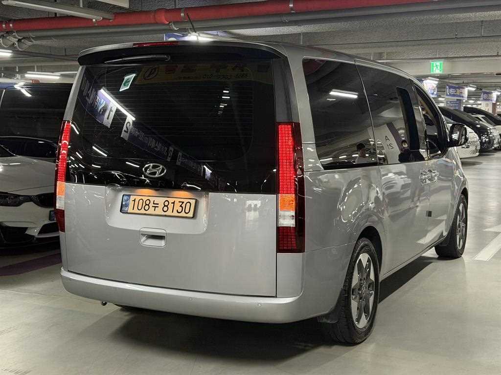 HYUNDAI Staria - Vista 2