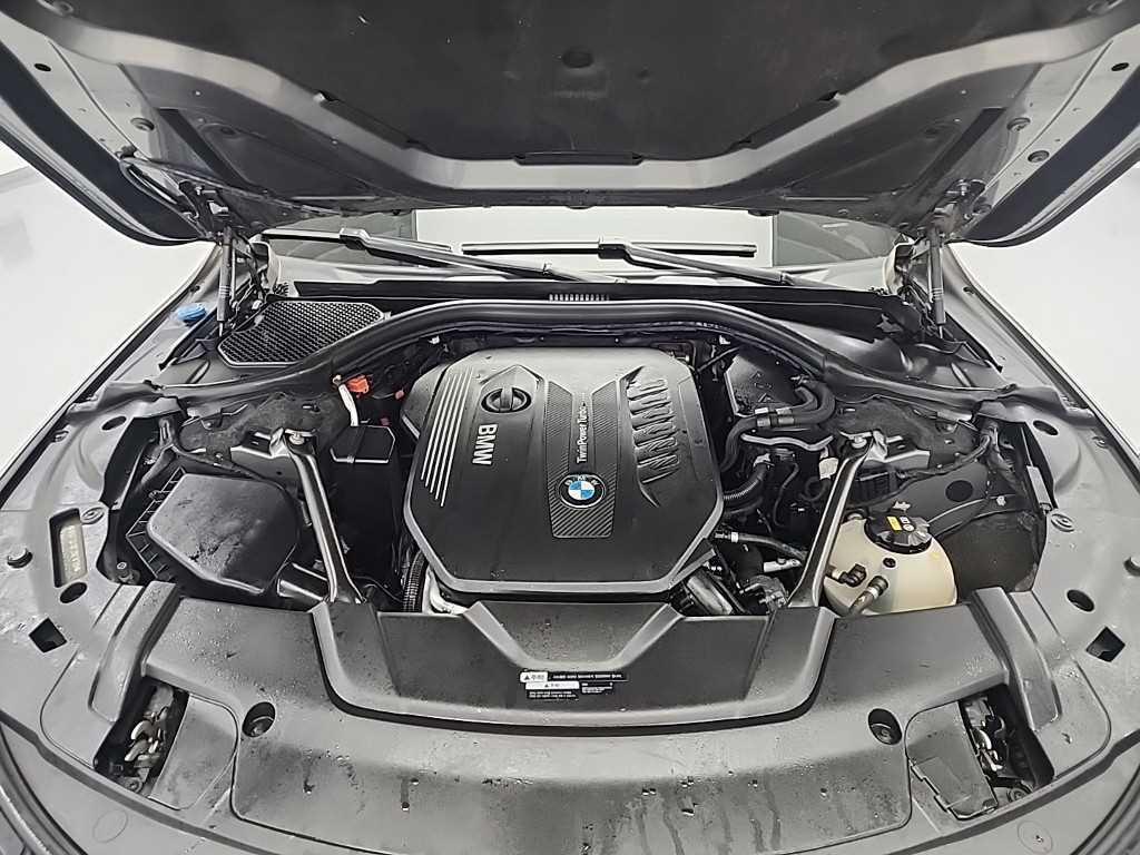 BMW 7 Series - Vista 5