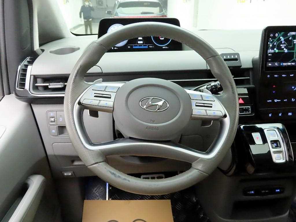 HYUNDAI Staria - Vista 8