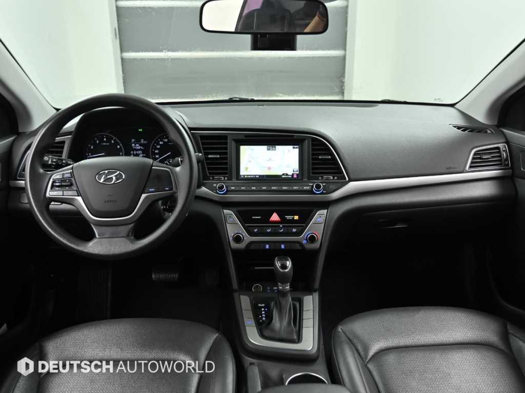 HYUNDAI Avante - Vista 8