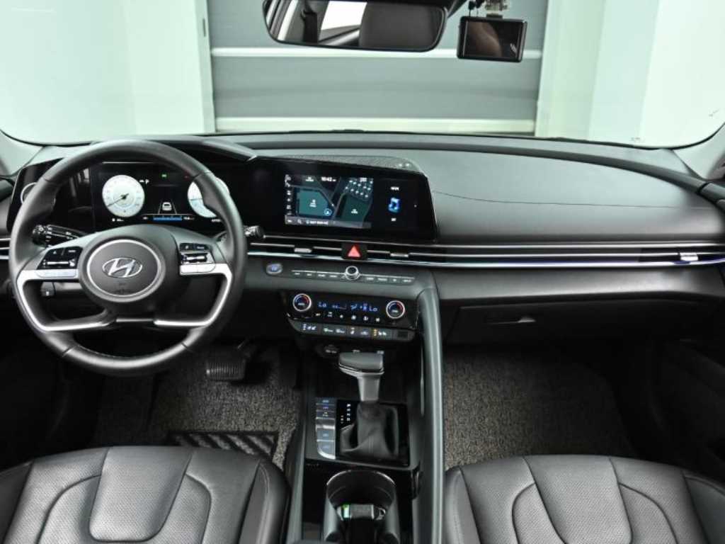 HYUNDAI Avante - Vista 7