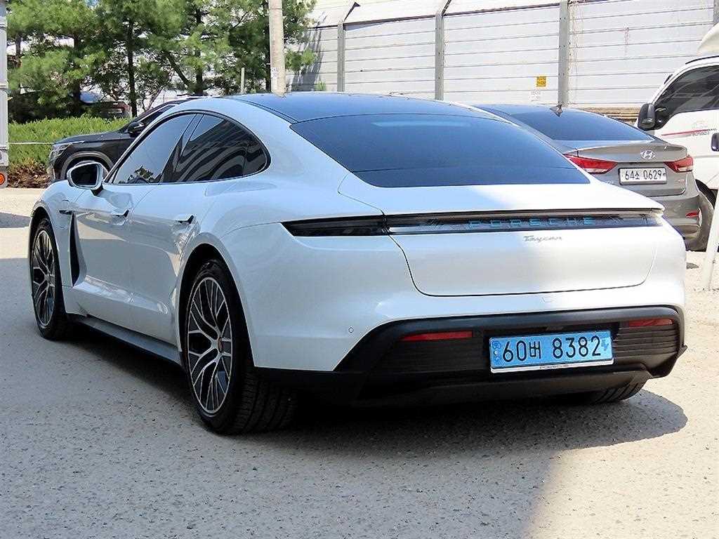 Porsche Taycan - Vista 3