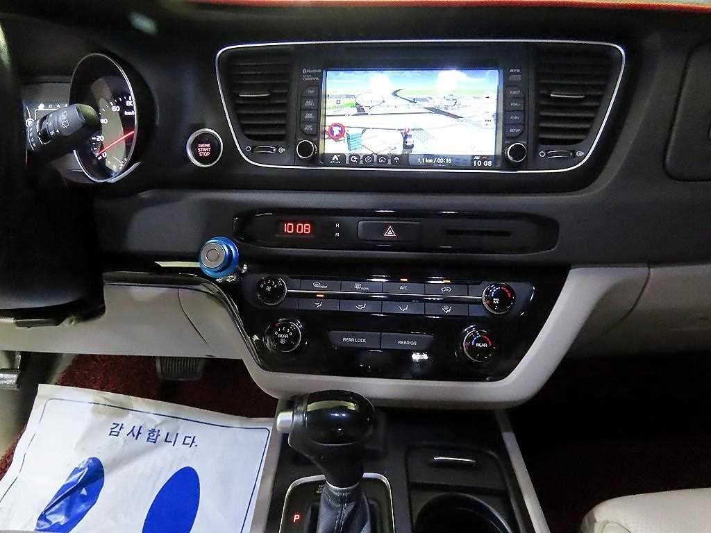 KIA Carnival - Vista 11