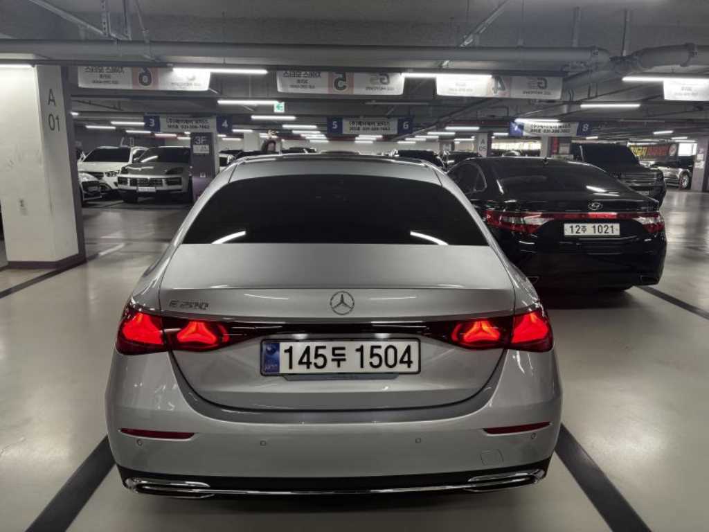 Mercedes Benz E class - Vista 4