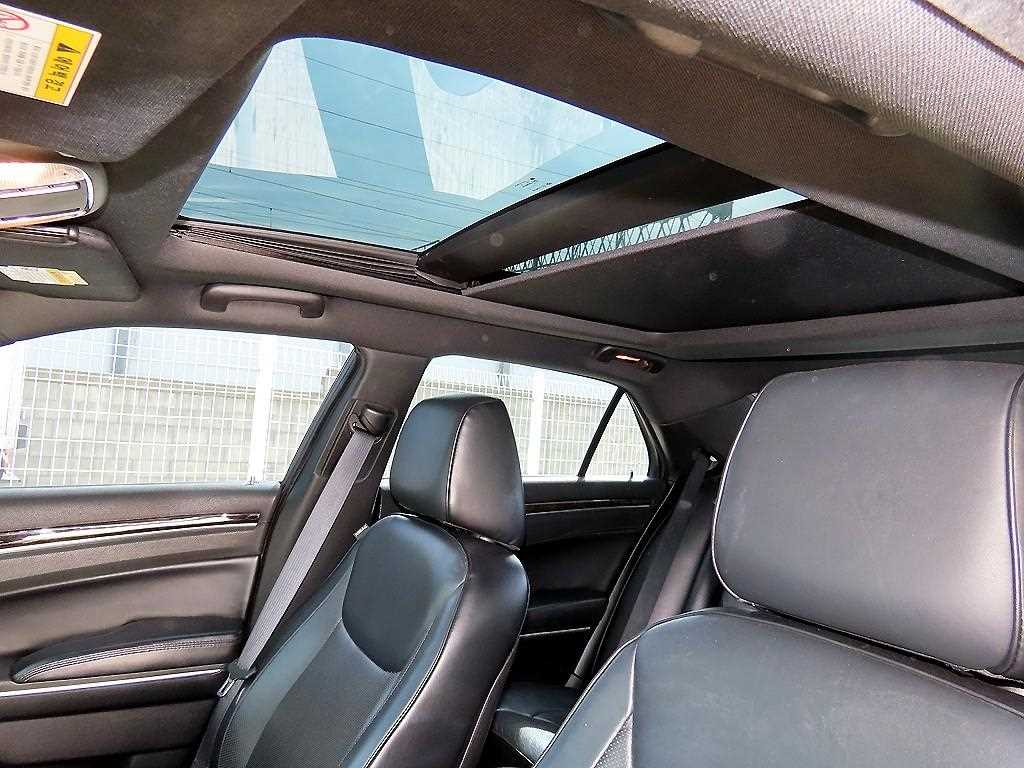 Chrysler 300C 2014 Blanco - Importación desde Corea - HF Imports Iquique - Foto 17