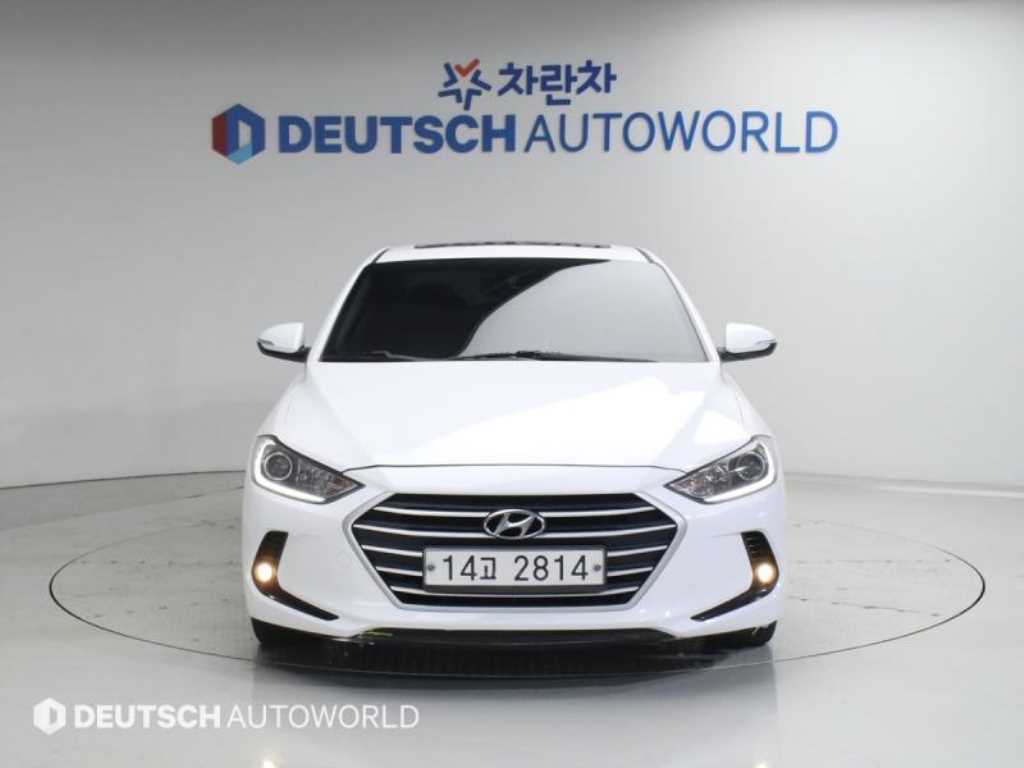 HYUNDAI Avante - Vista 3