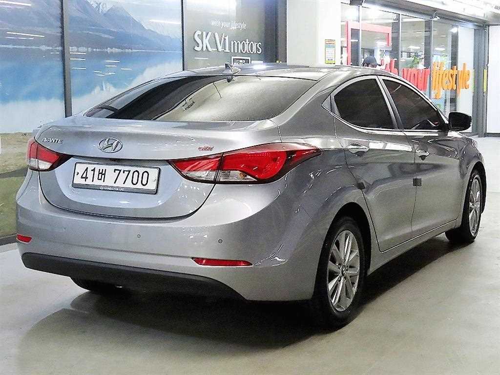 HYUNDAI Avante - Vista 4