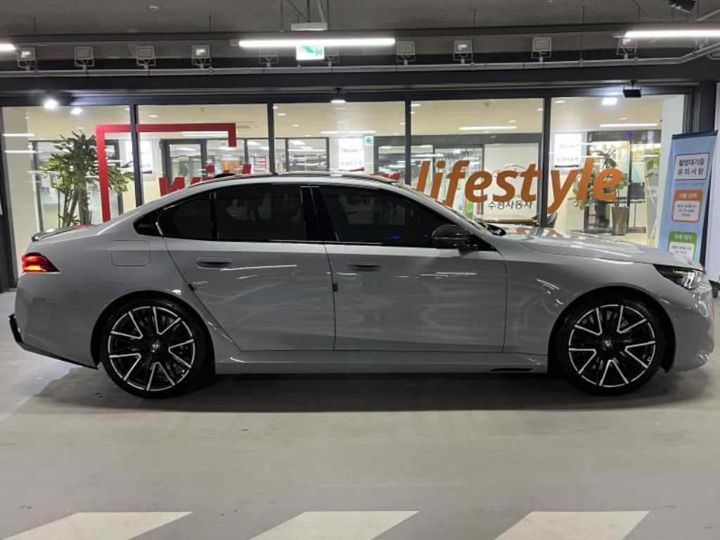 BMW 5 Series - Vista 3