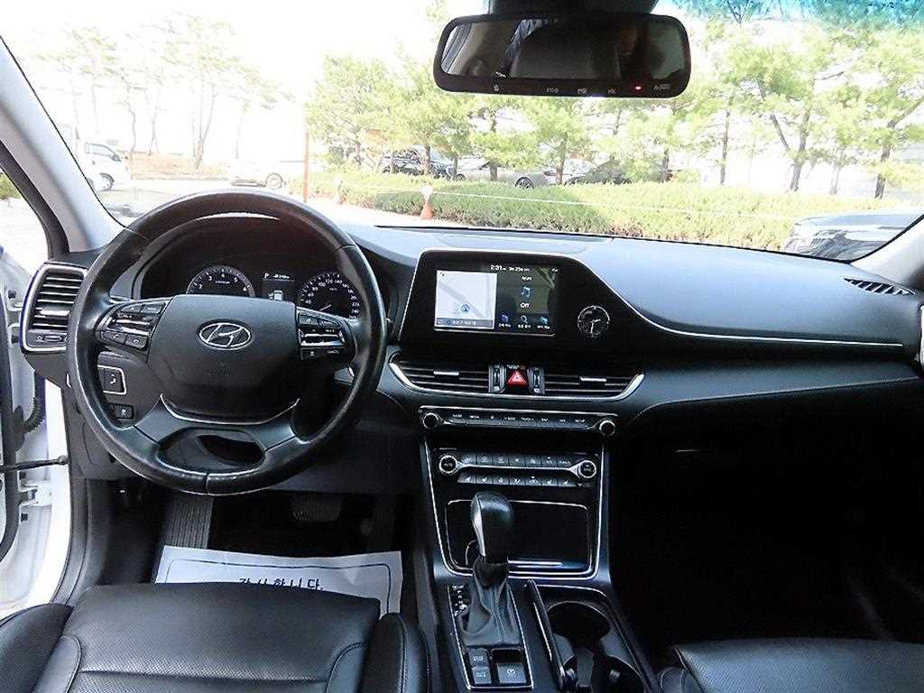 HYUNDAI Grandeur - Vista 7