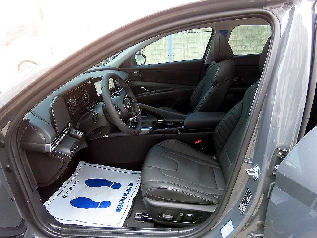 HYUNDAI Avante - Vista 5